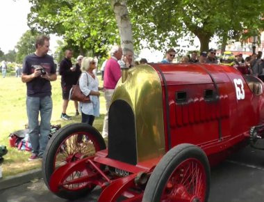 «Το Κτήνος του Τorino»: Το FIAT S76 με τον μεγαλύτερο κινητήρα του κόσμου «ξερνάει» φλόγες σε δρόμο και πίστα (φωτό, βίντεο)